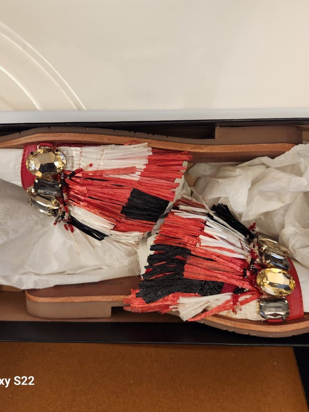 Kenneth Cole NY "Heron" Red Multi Fringe Sandals. NIB. Size 9 - Picture 10 of 11